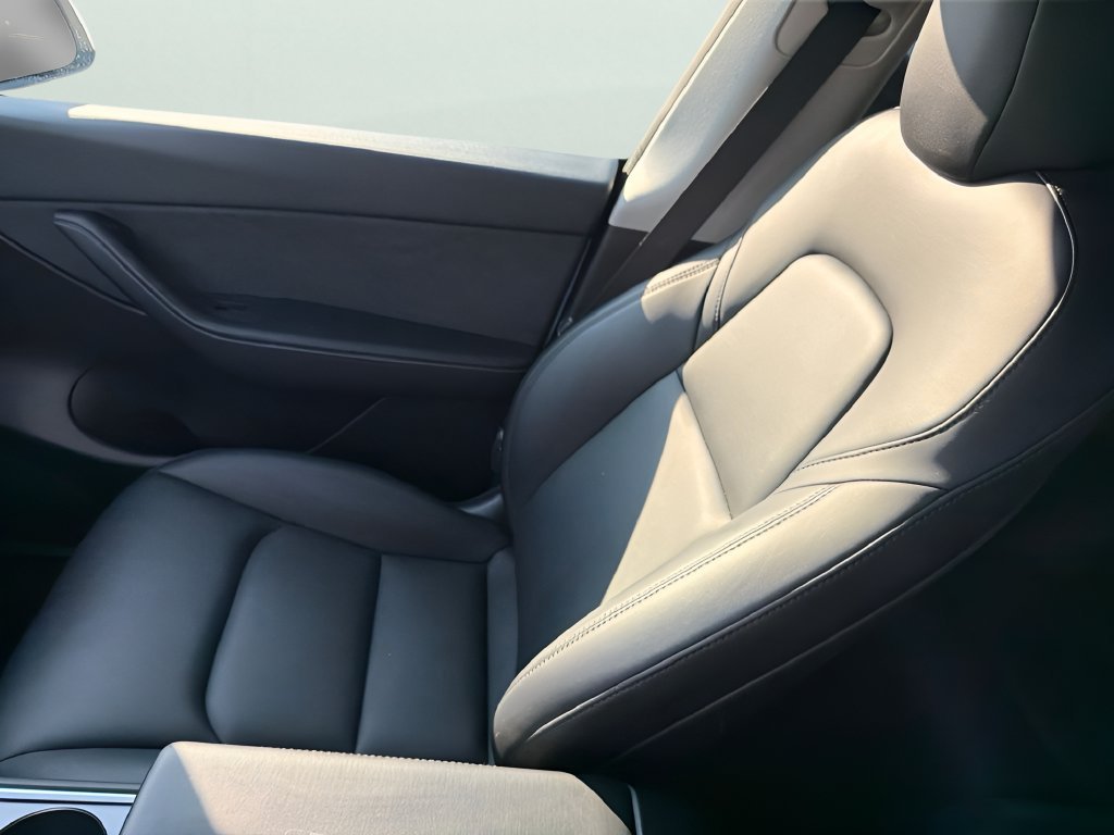Used 2021 White Tesla Long Range image 19