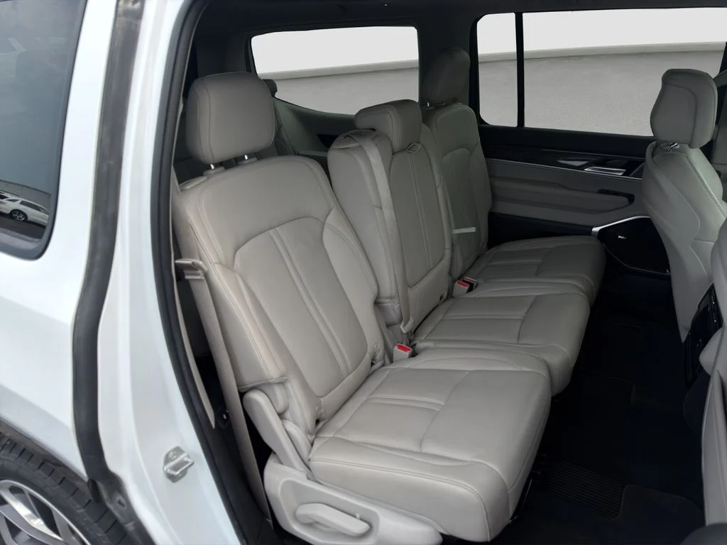 Used 2022 White Jeep Series III image 19