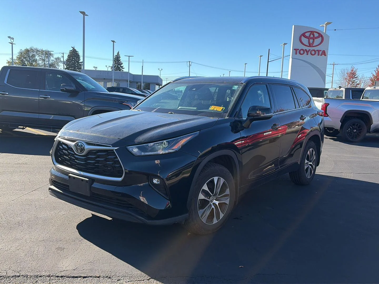 Used 2021 Midnight Black Metallic Toyota XLE image 7