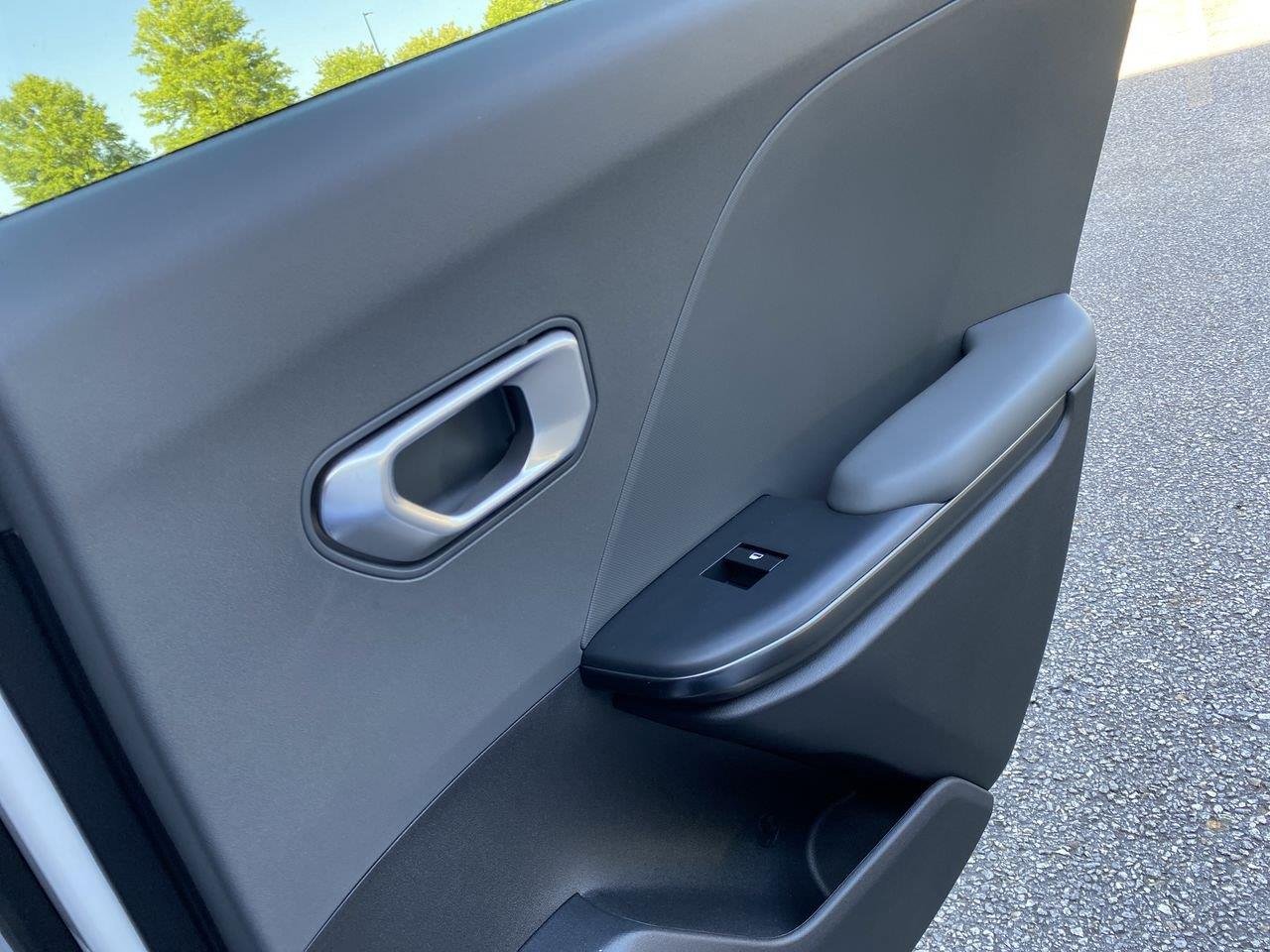 New 2026 Snow White Pearl Kia LXS image 27