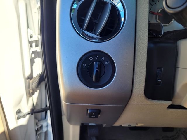 Used 2013 White Ford XLT image 16