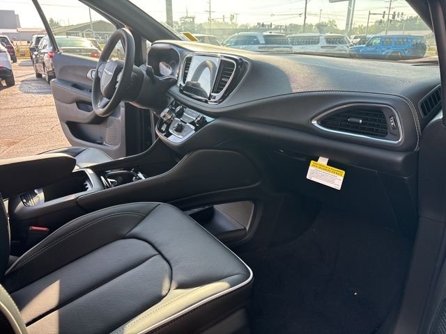2026 Chrysler Pacifica Limited - Photo 26