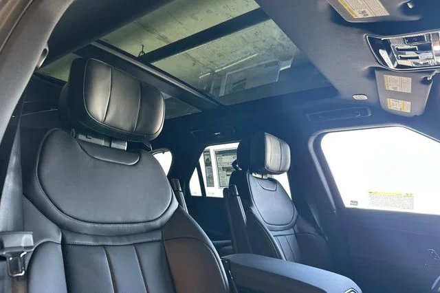 New 2026 British Racing Green Land Rover Dynamic SE image 16