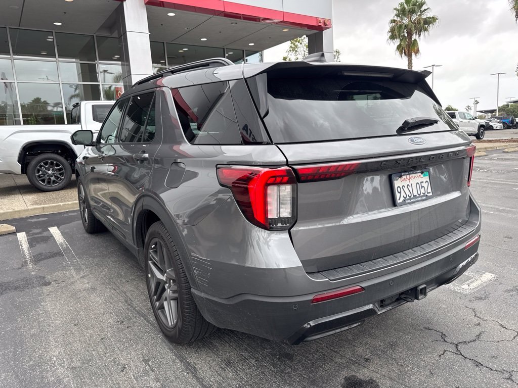 Used 2025 Gray Ford ST-Line image 4