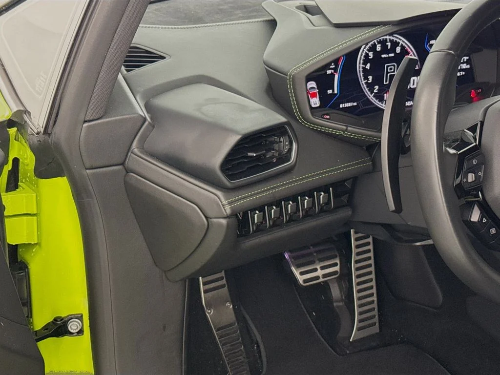 Used 2020  Lamborghini  image 10