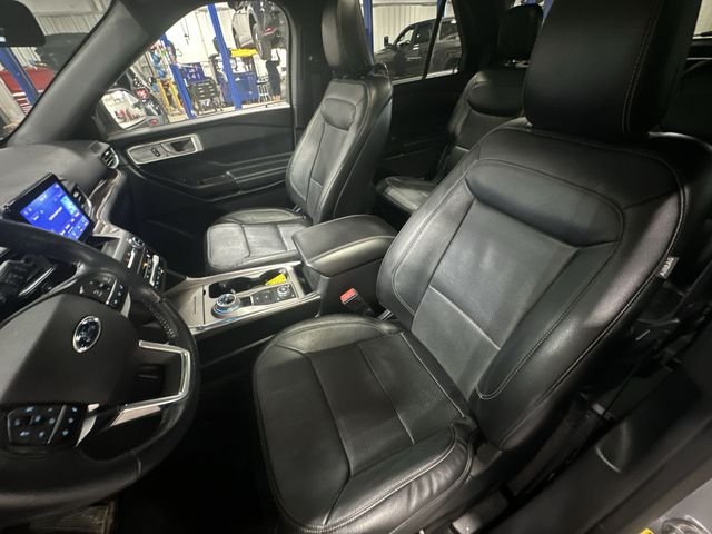 Used 2020 Silver Metallic Ford Limited image 17