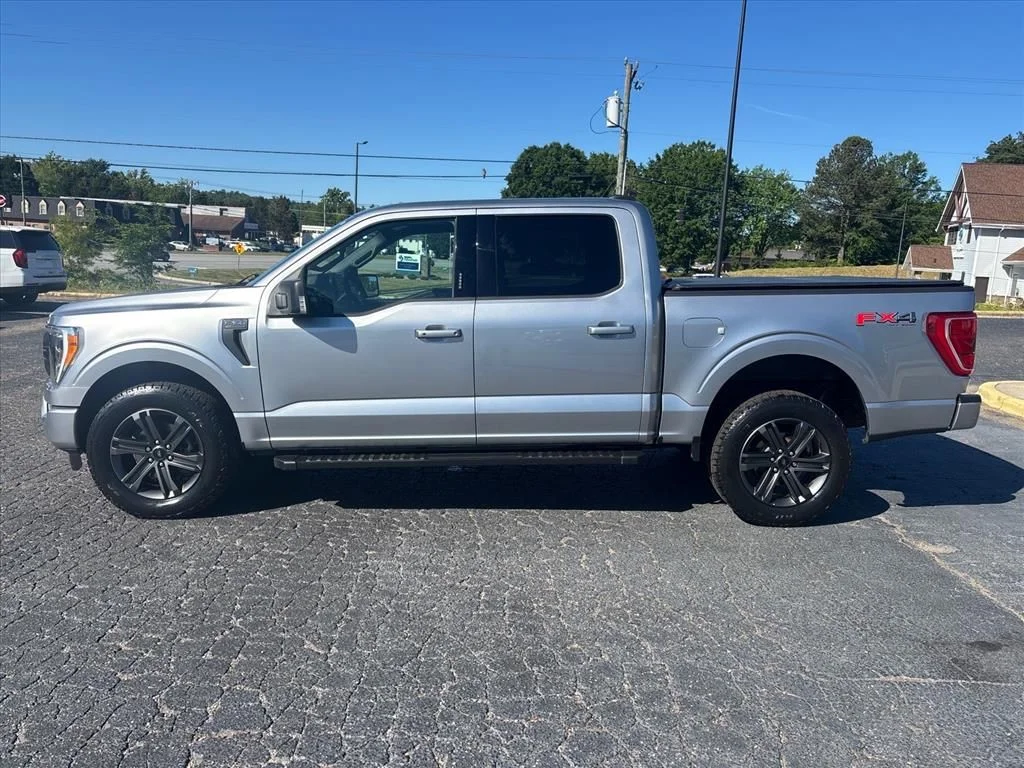 Used 2023 Silver Ford XLT image 4