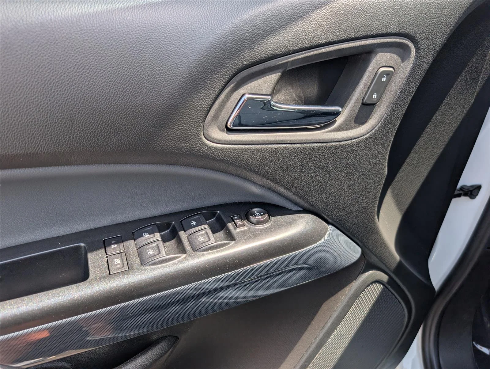 Used 2022 Summit White Chevrolet Z71 image 21