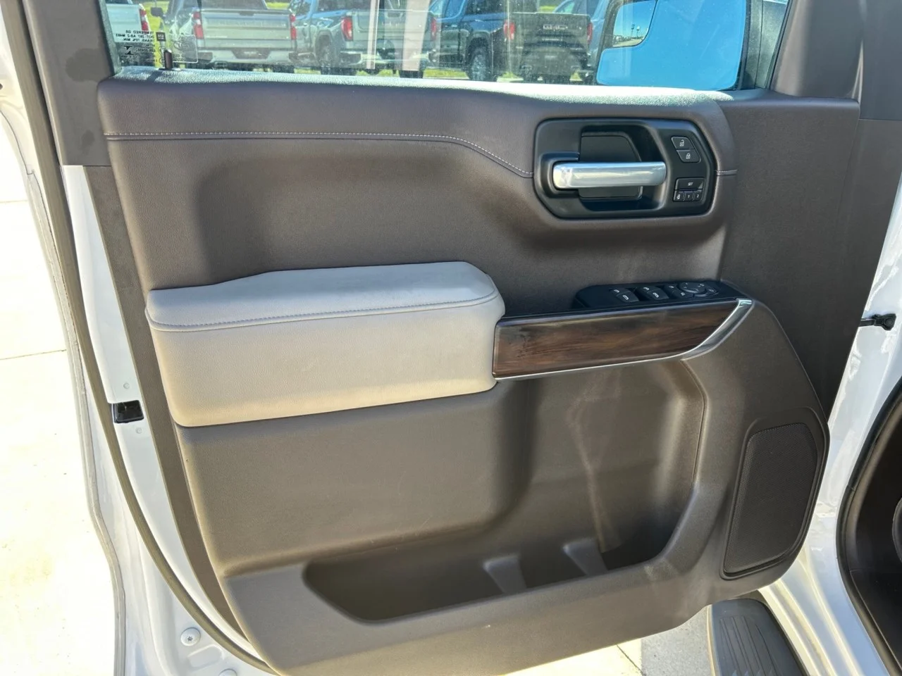 Used 2020 WHITE FROST TRICOAT GMC SLT image 10