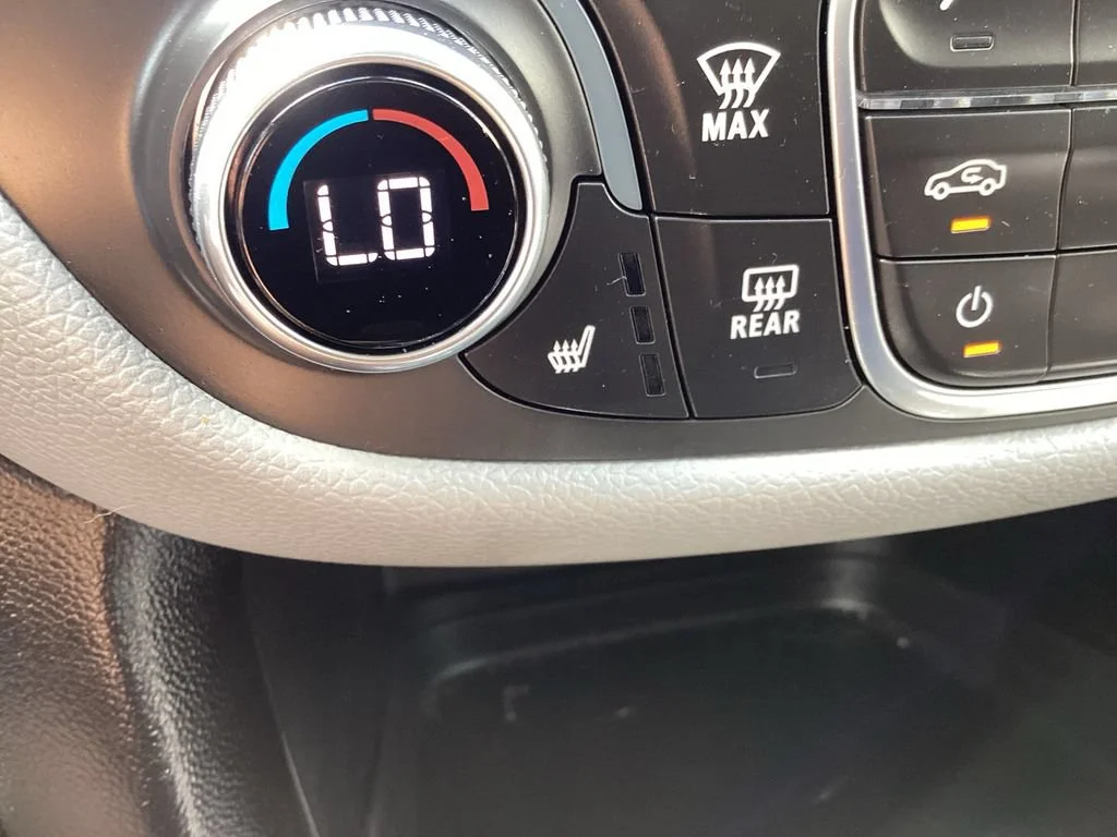 Used 2020 SUMMIT WHITE Chevrolet LT image 34