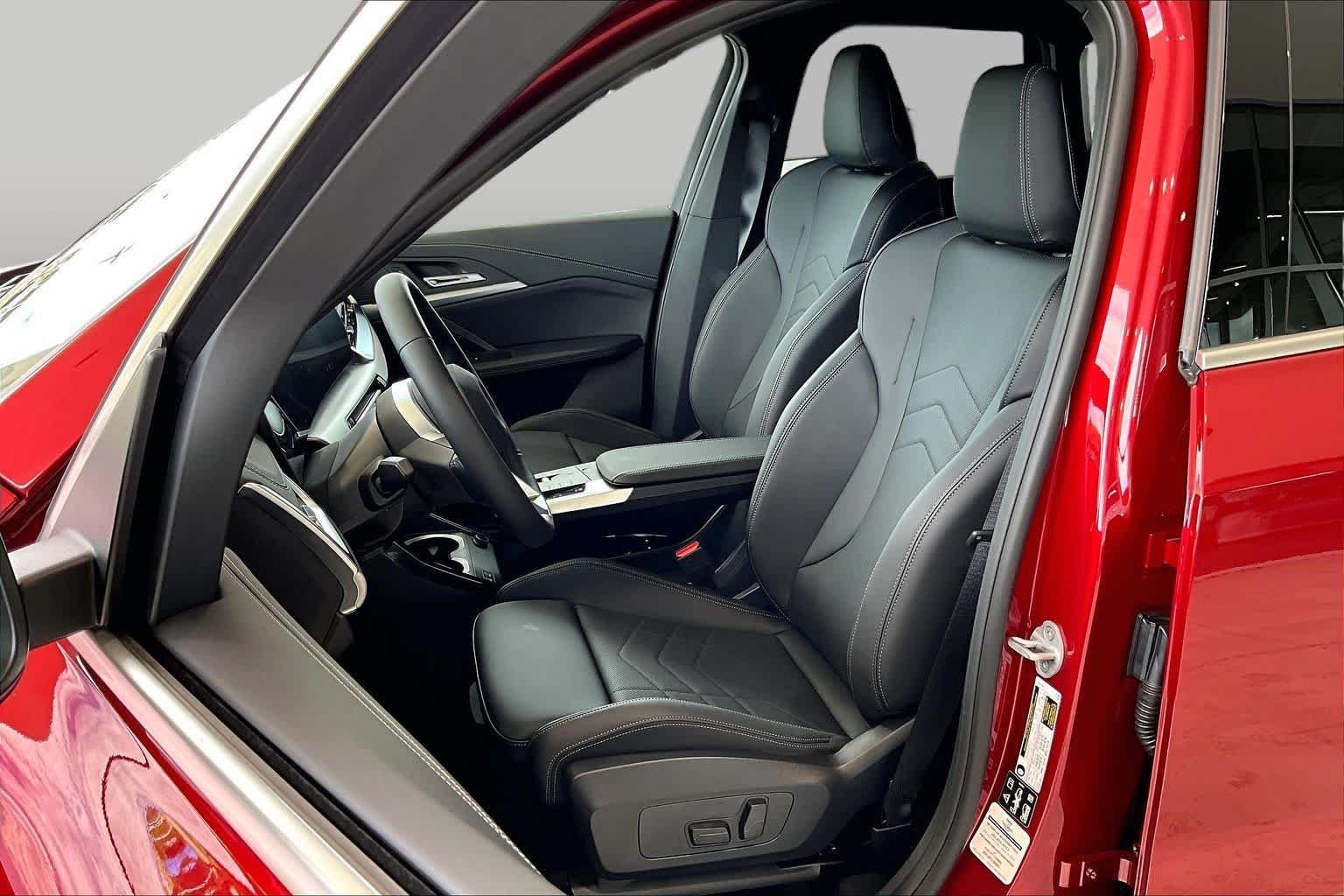New 2026 Vegas Red Metallic BMW xDrive28i image 9