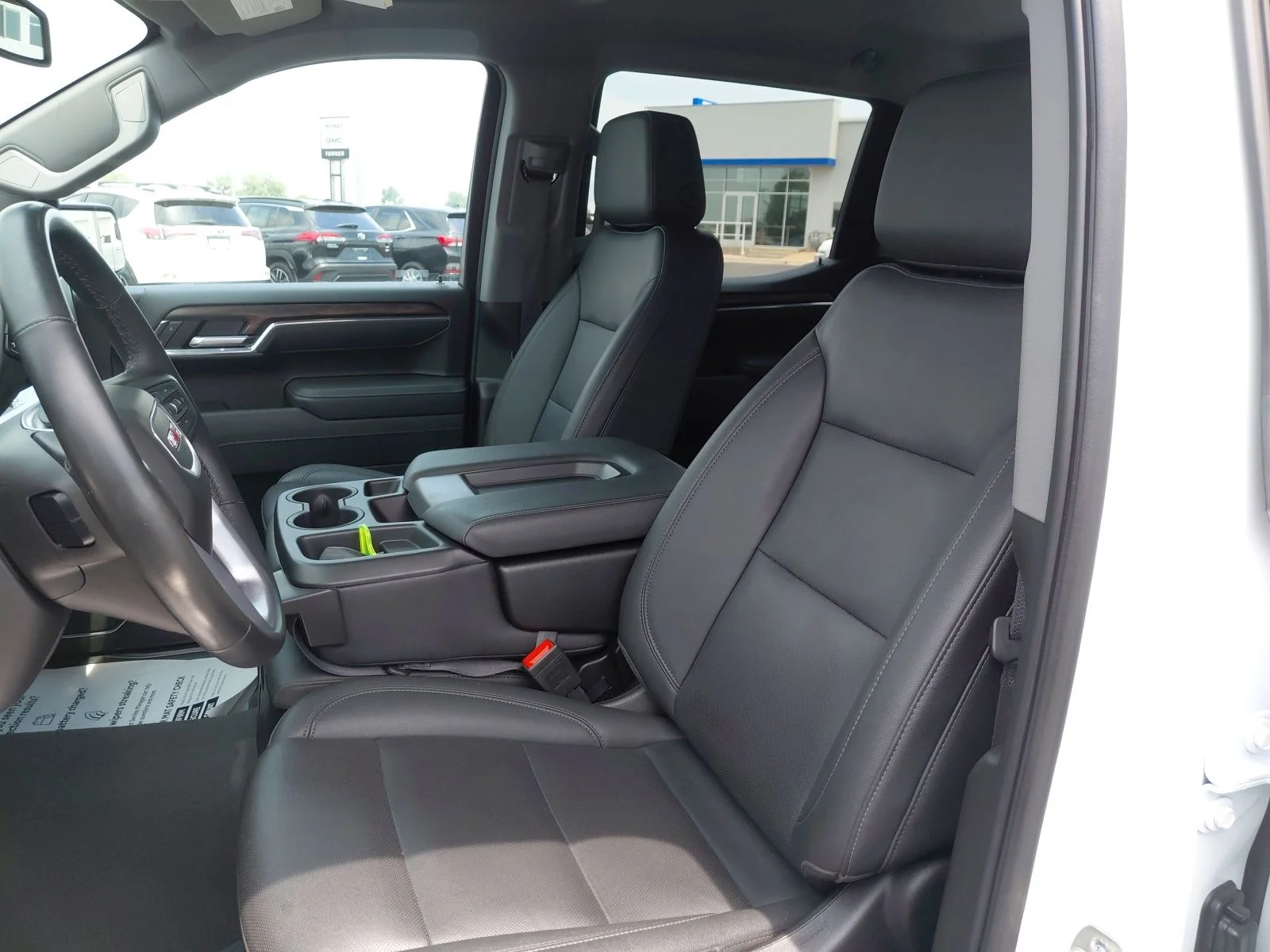 Used 2025 White GMC SLT image 23