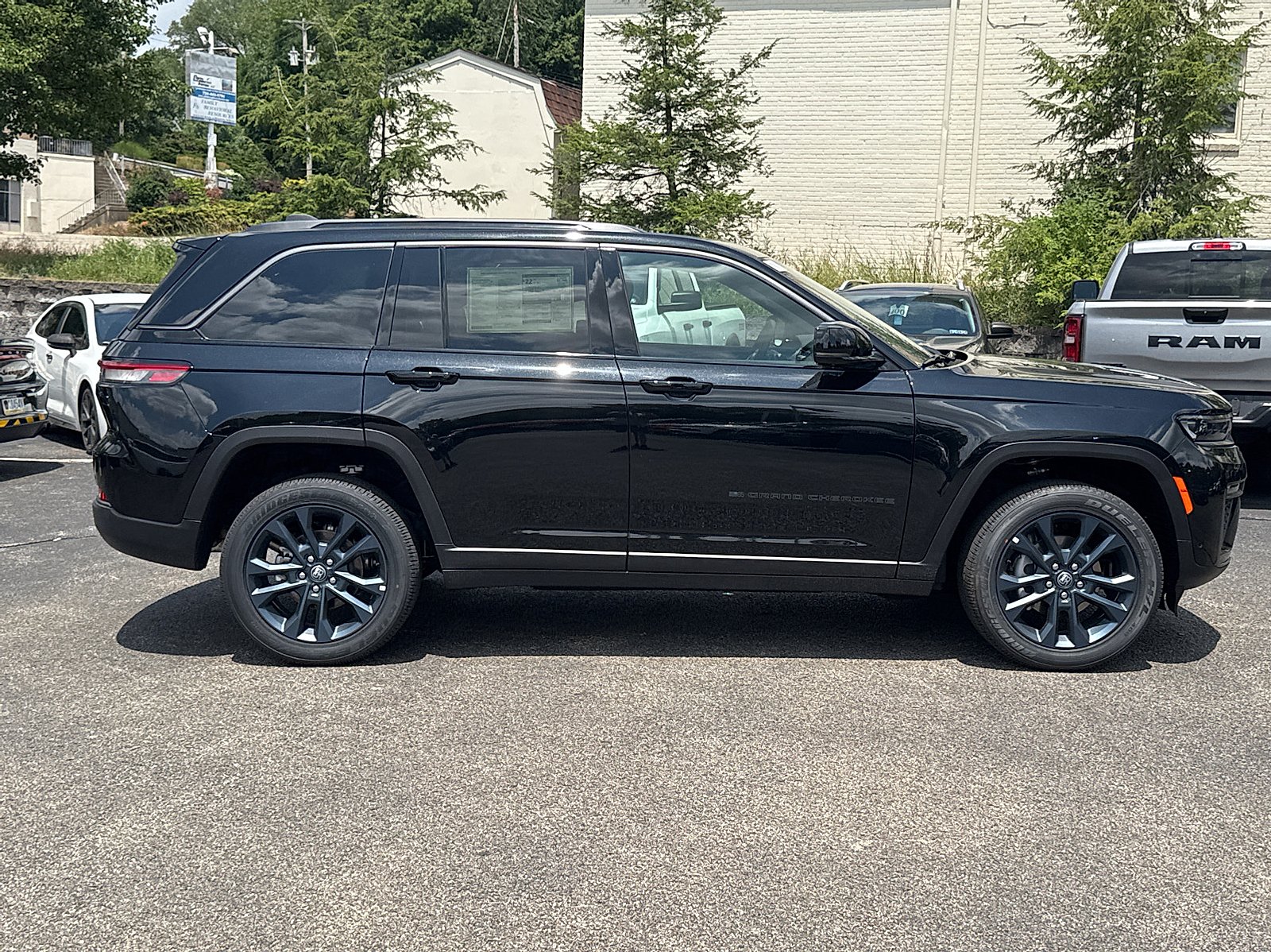 New 2026 Diamond Black Crystal Pearlcoat Jeep 85th Anniversay Edition 4x4 image 7