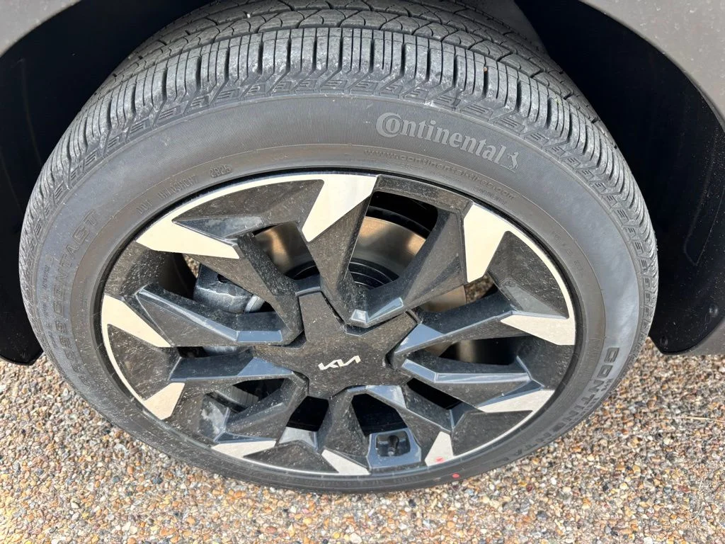 New 2026 White Kia EX image 21