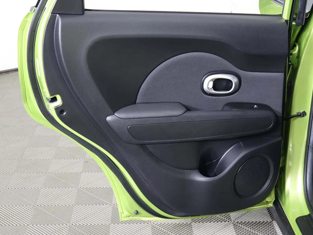 Used 2015 Green Kia Base image 21