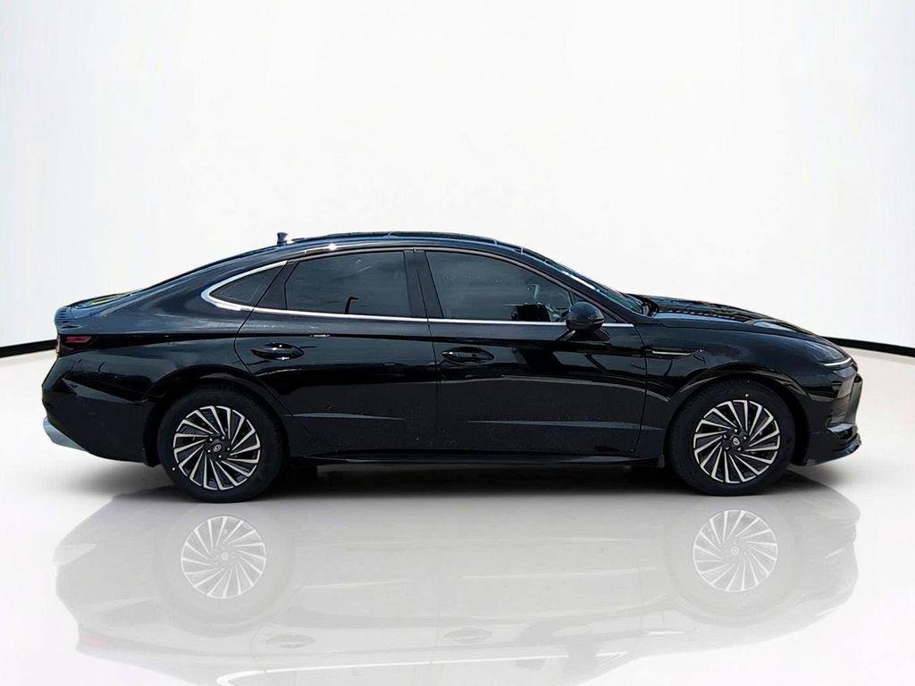 New 2026 Black Hyundai SEL image 4