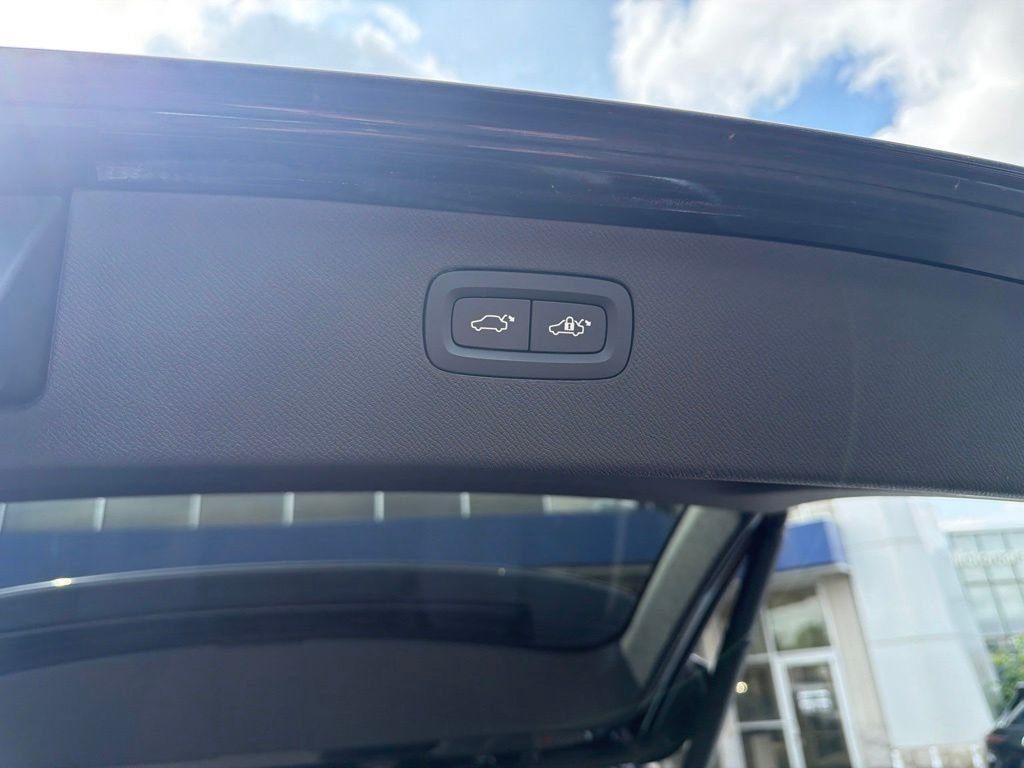 Used 2020 Onyx Black Metallic Volvo T6 Inscription image 7
