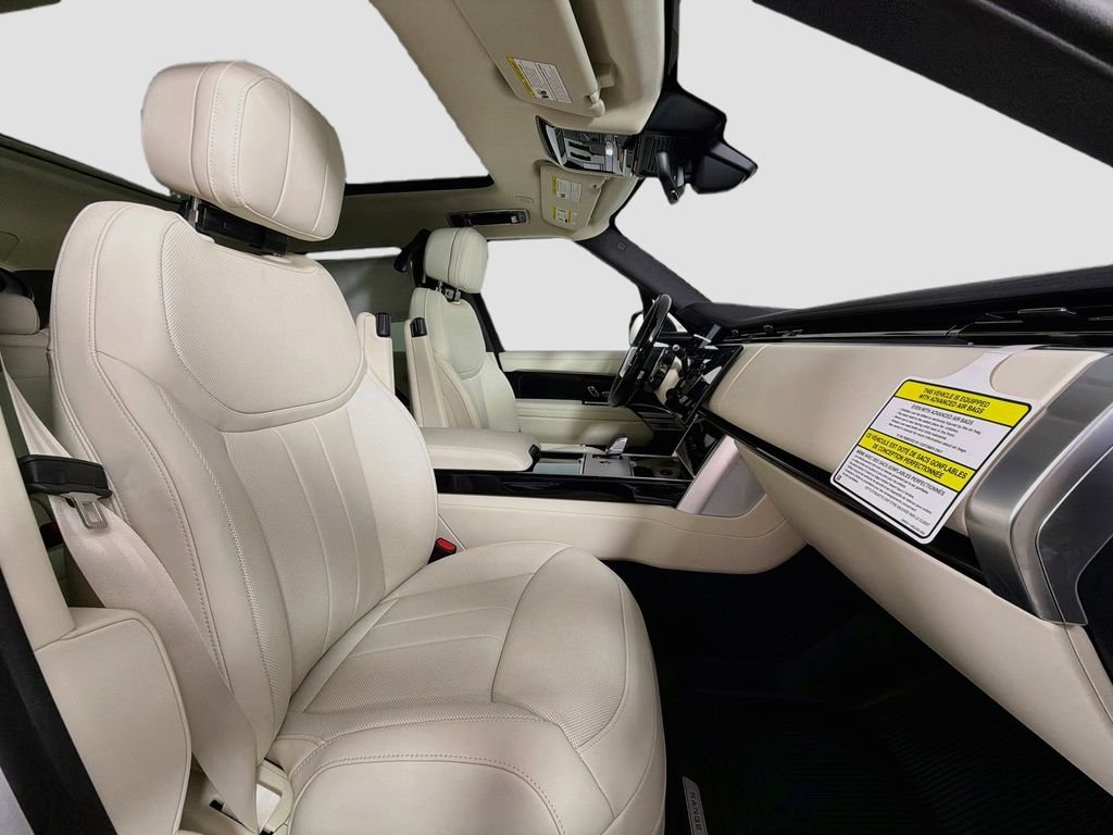 New 2026 Fuji White Land Rover SE image 30