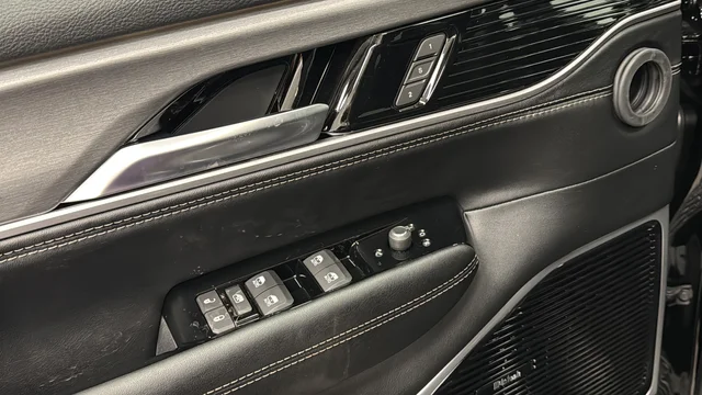 New 2026 High Gloss Black Exterior Paint Jeep Limited Reserve image 21