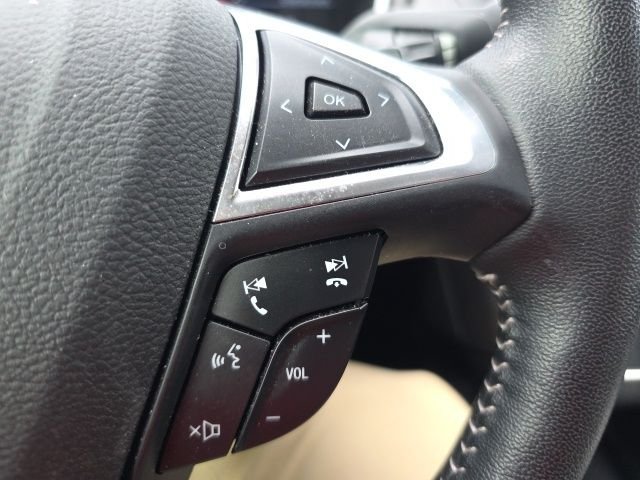 Used 2019 Black Ford SE image 15