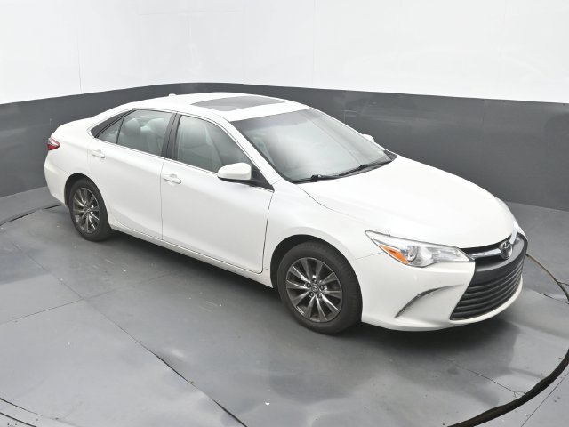 Used 2017 Blizzard Pearl Toyota XLE image 13
