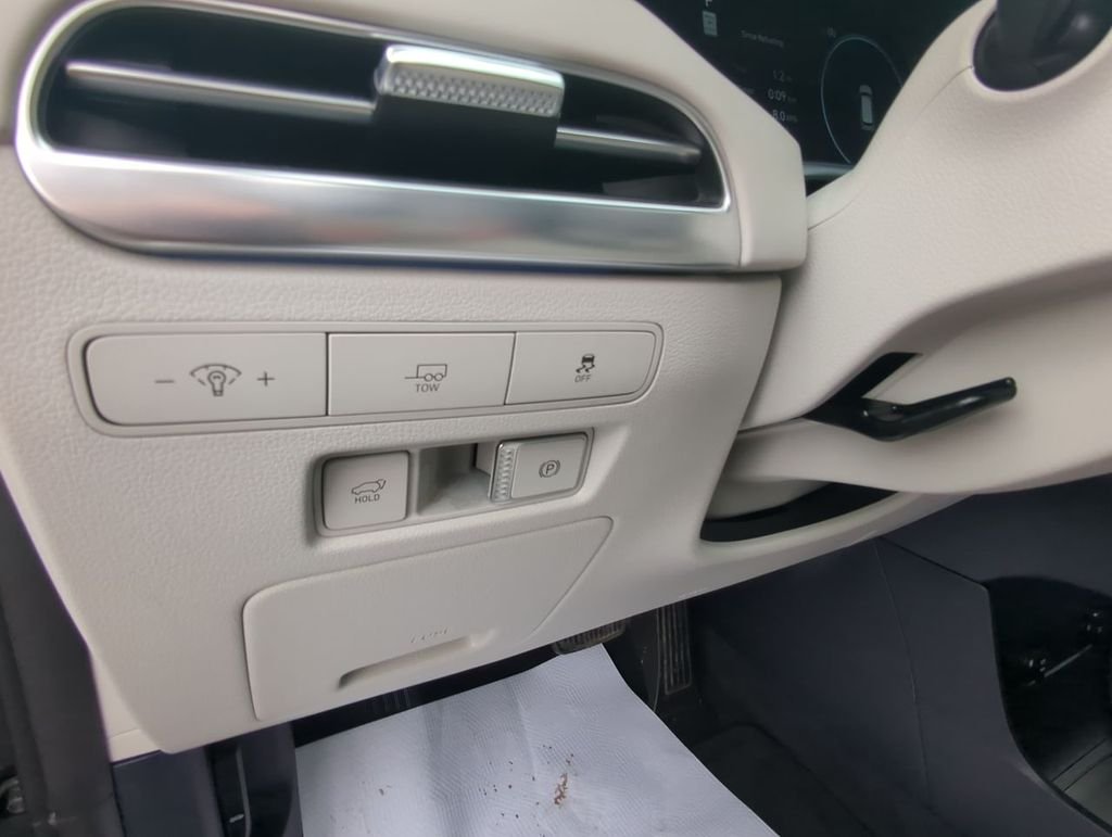 Certified Used 2023 White Hyundai Calligraphy image 20