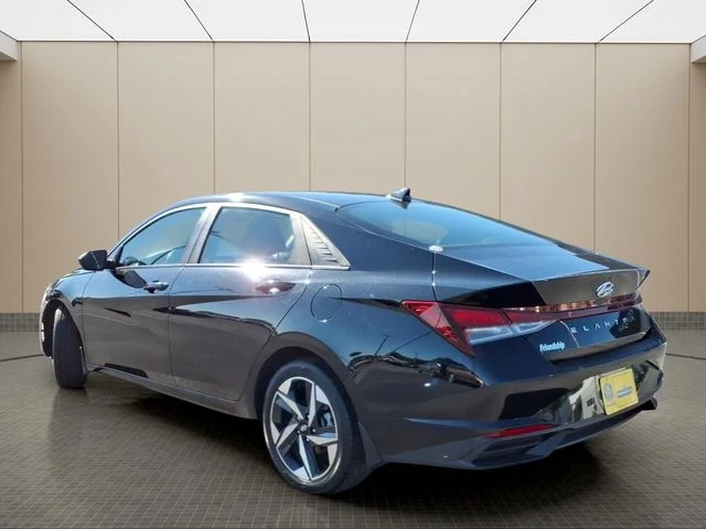 Used 2023 Black Hyundai SEL image 5
