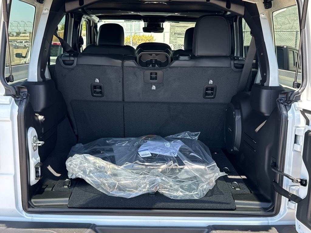 New 2026 Bright White Clear-Coat Exterior Paint Jeep Moab 392 image 13