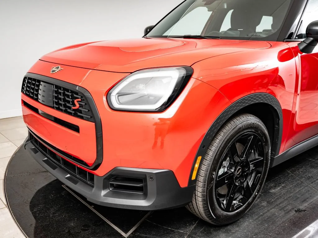 New 2027 Chili Red MINI Signature Plus image 3