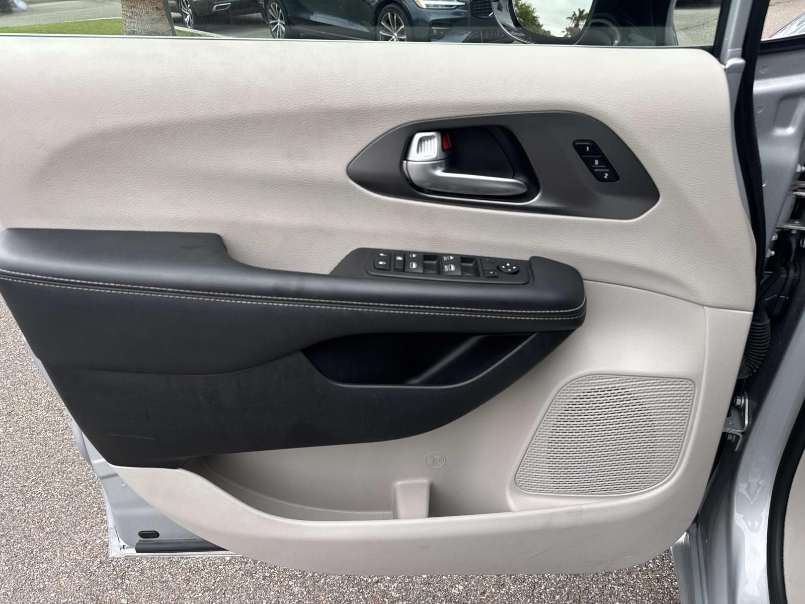 Used 2024 Silver Chrysler Touring L image 20