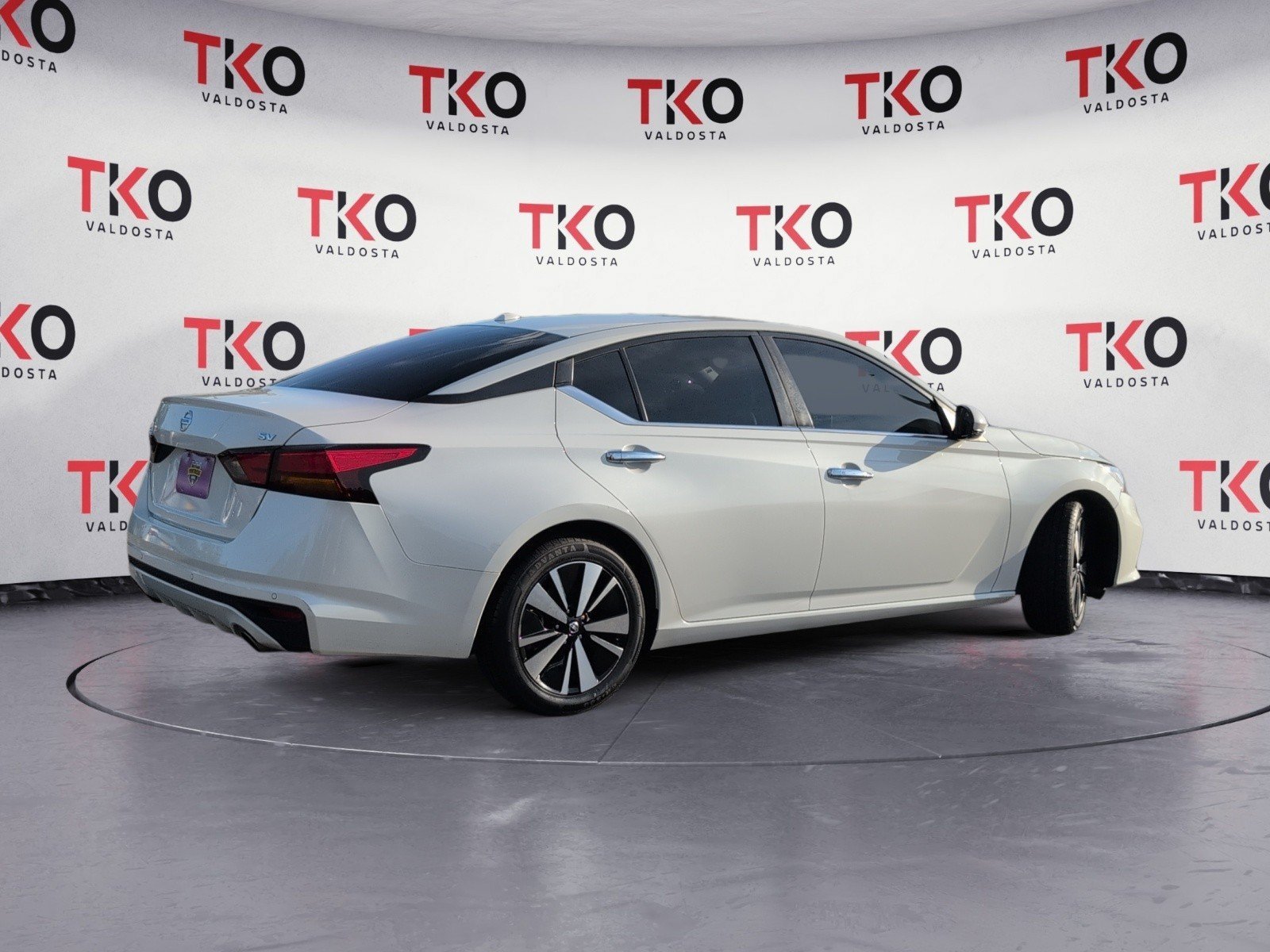 Used 2022 Pearl White Tricoat Nissan 2.5 SV image 4