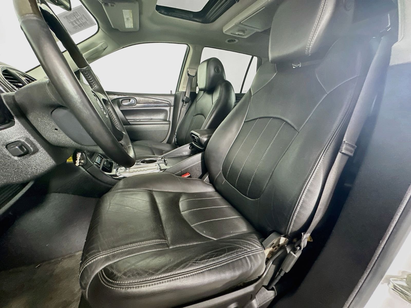 Used 2017 White Frost Tricoat Buick Premium Group image 22