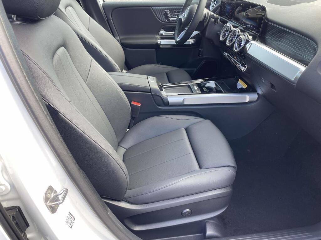 New 2026 Polar White Mercedes-Benz GLB 250 image 19
