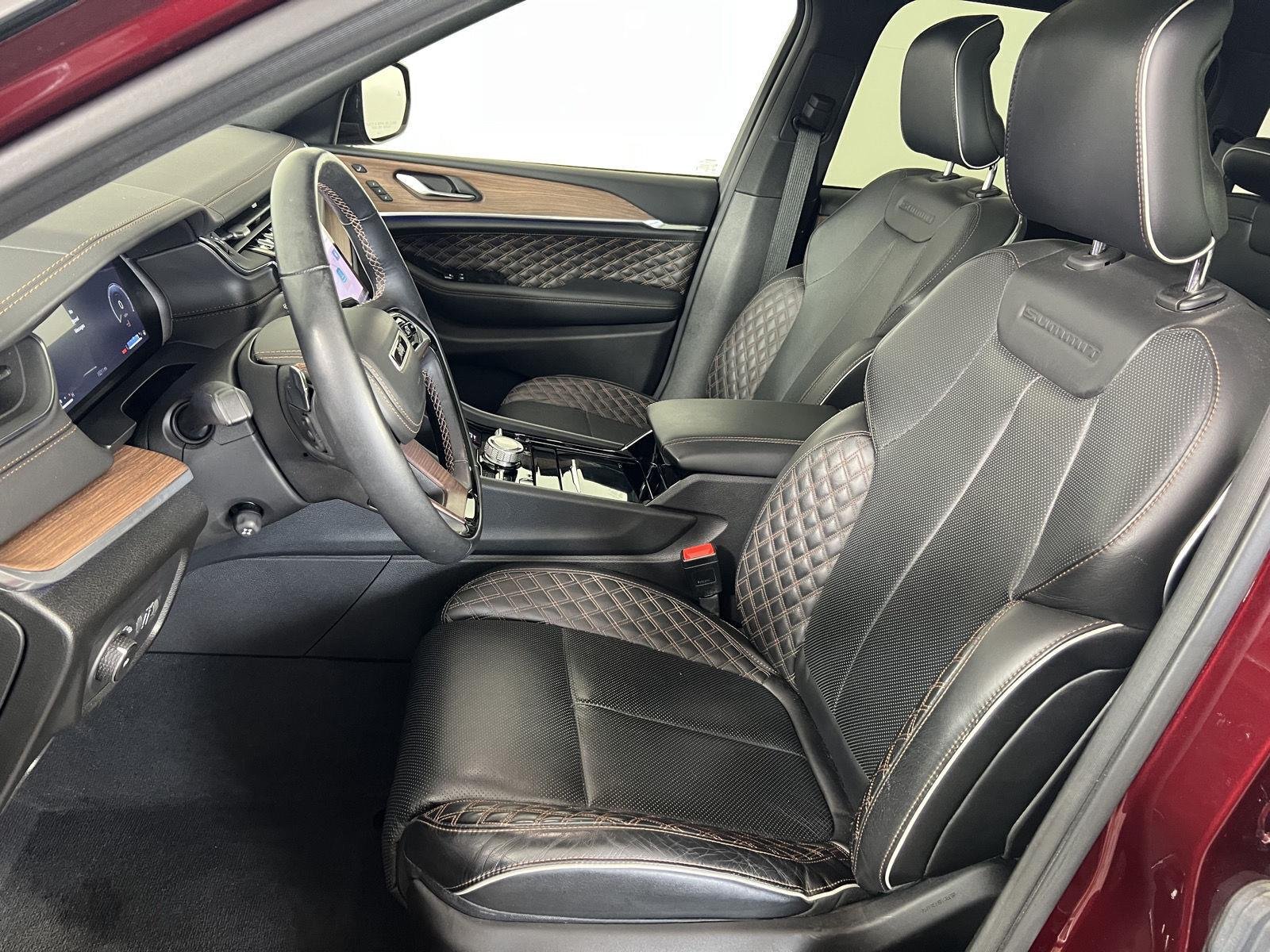 Used 2023 Velvet Red Pearlcoat Jeep Summit image 5