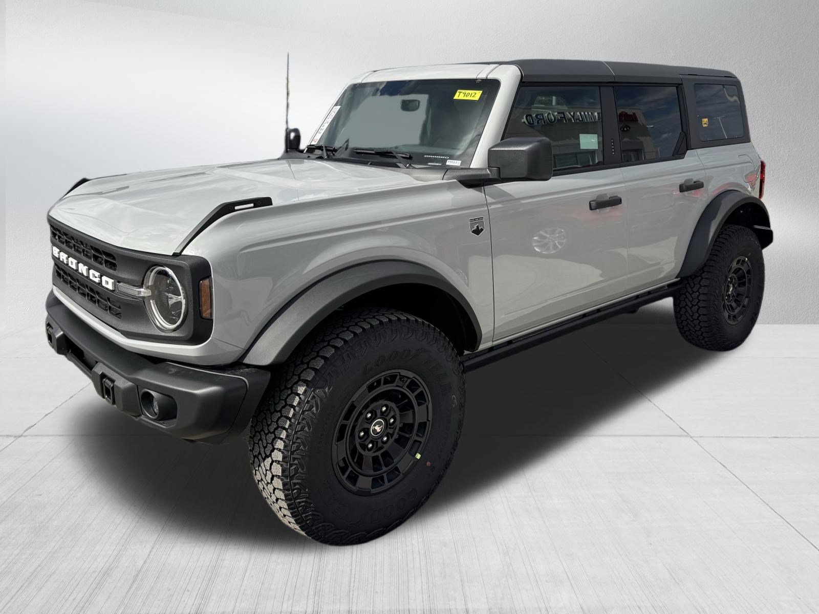 New 2026 Avalanche Gray Ford Badlands image 2