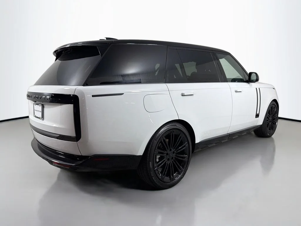 New 2026 Fuji White Land Rover SE 7 Seats image 5
