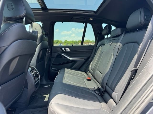 Used 2021 Gray BMW xDrive40i image 11