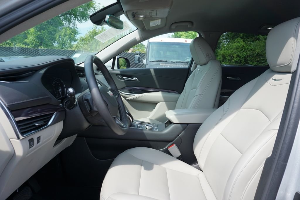 Used 2022 Radiant Silver Metallic Cadillac Luxury image 21