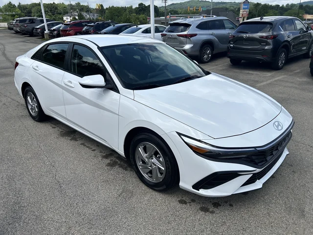 2025 Hyundai Elantra SE