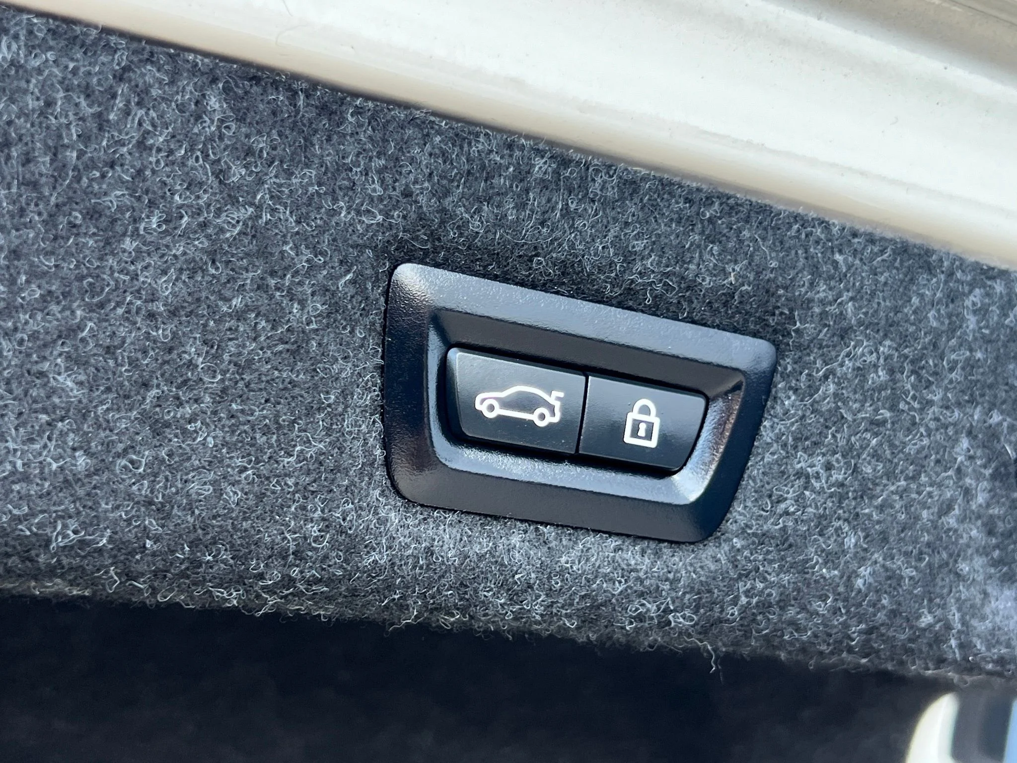 Used 2022 White BMW Competition image 26