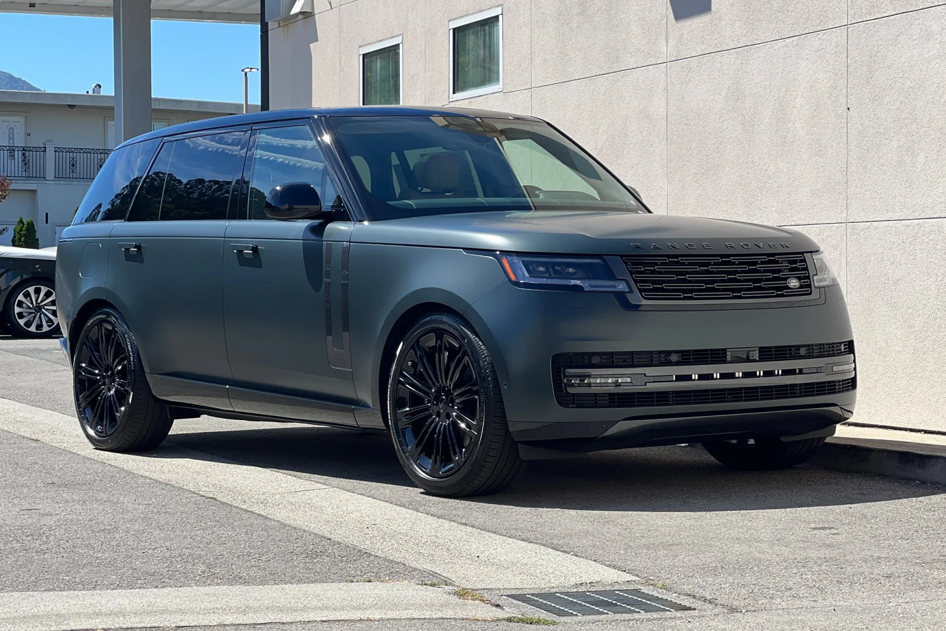 New 2026 Belgravia Green Land Rover SE image 9