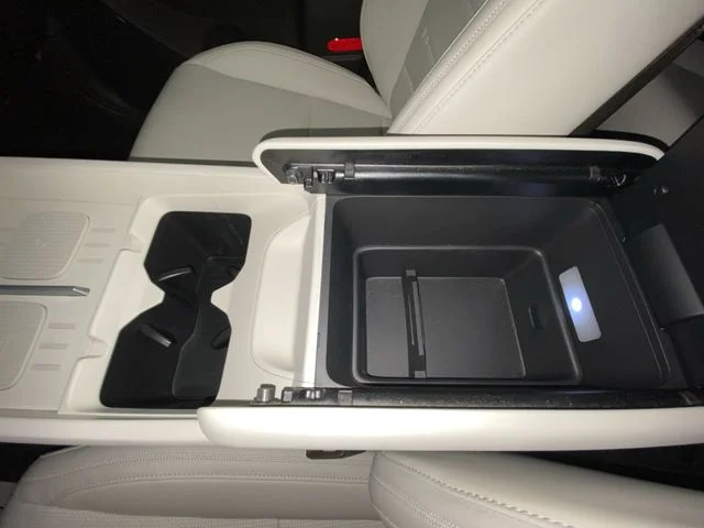 Used 2025 Black Hyundai Calligraphy image 21