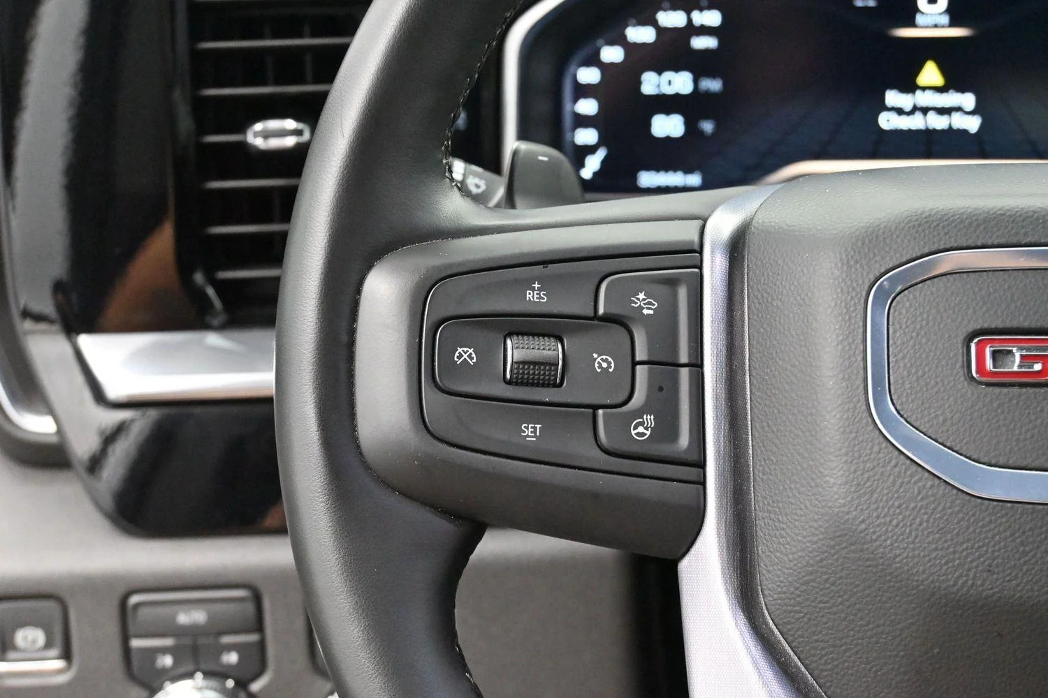 Used 2024 Summit White GMC Elevation image 17