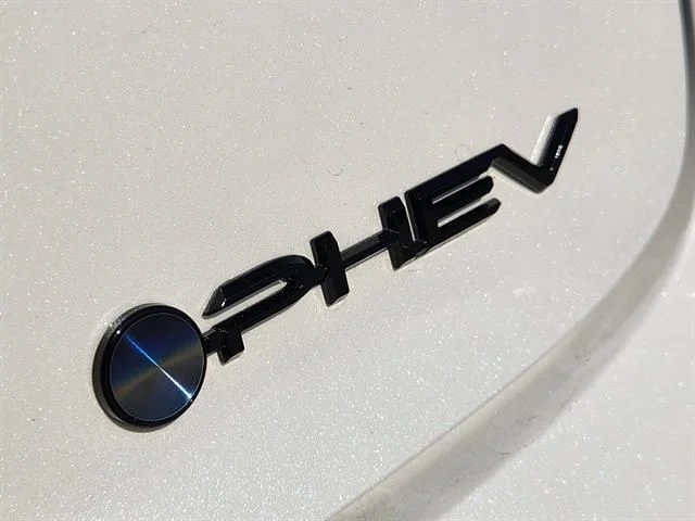 New 2026 Wind Chill Pearl <sup>1</sup> Toyota  Nightshade Edition image 8