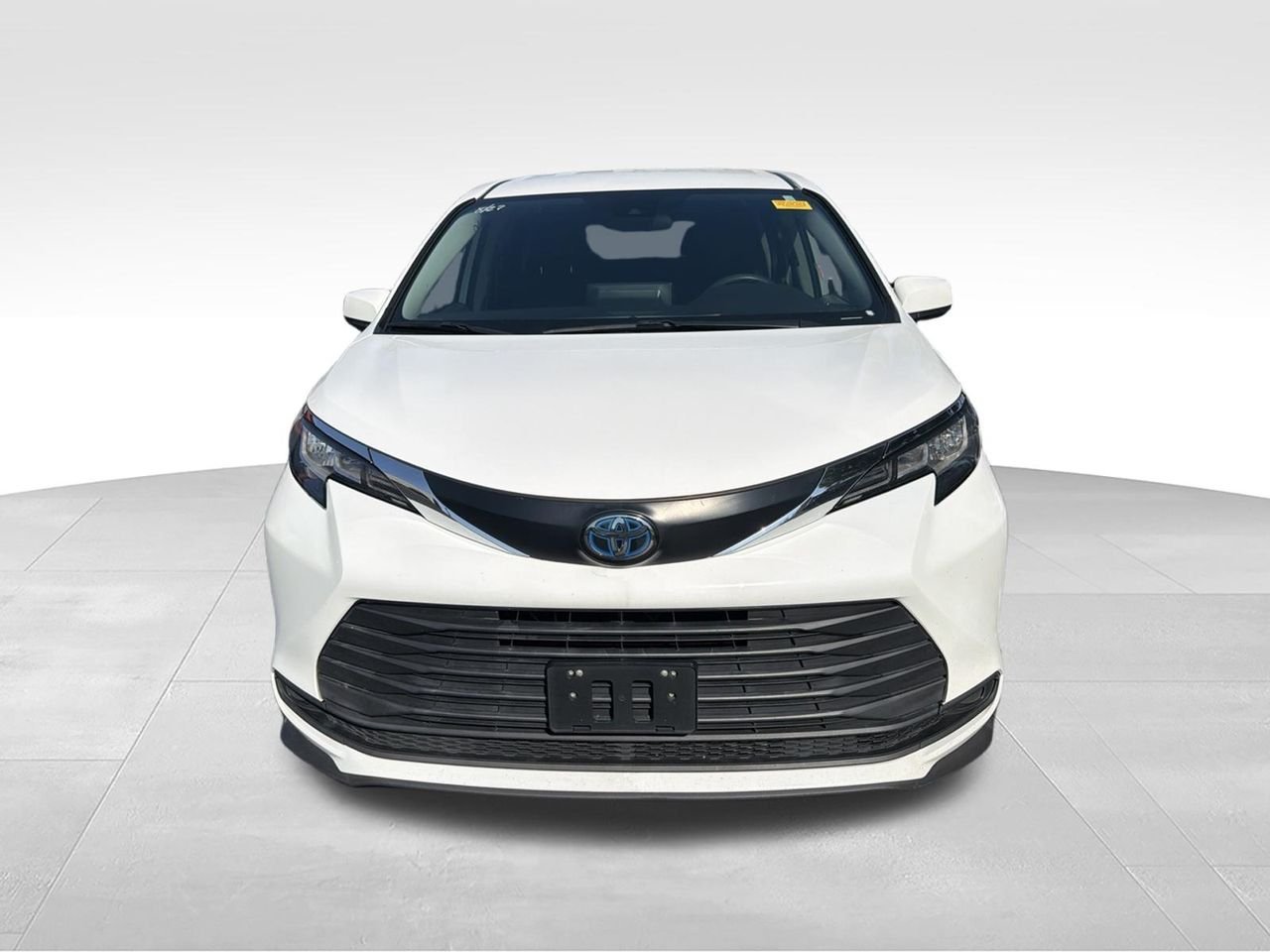 Used 2022 White Toyota LE image 2