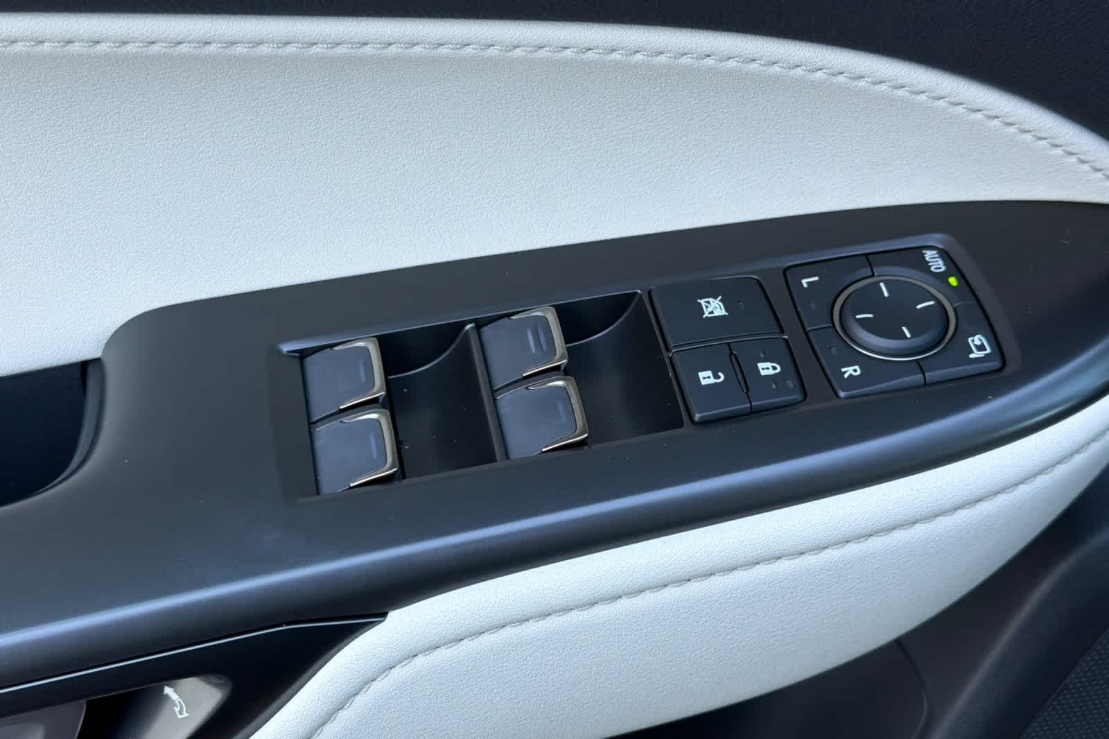 New 2026 Nori Green Pearl Lexus NX 450h+ LUXURY AWD image 13