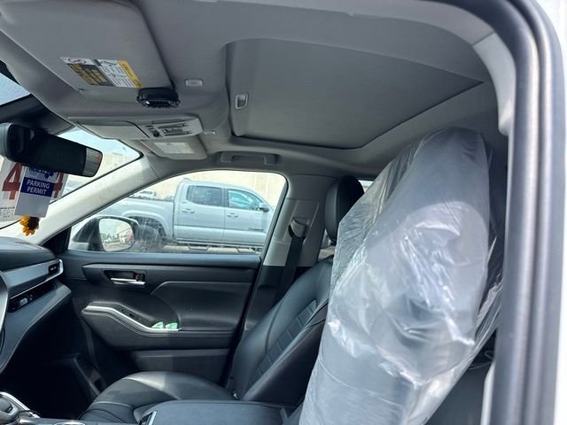 Used 2024 Beige Toyota XLE image 7