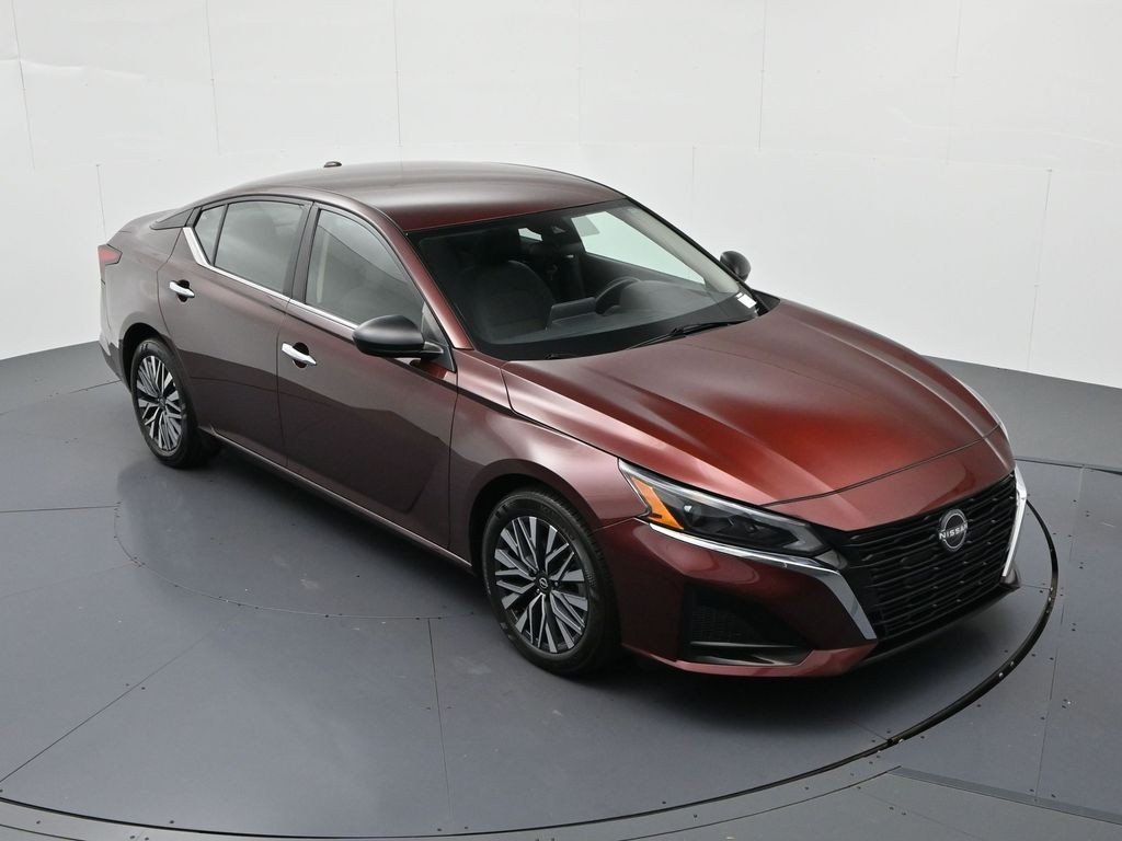 Used 2025 Garnet Pearl Nissan SV FWD image 14