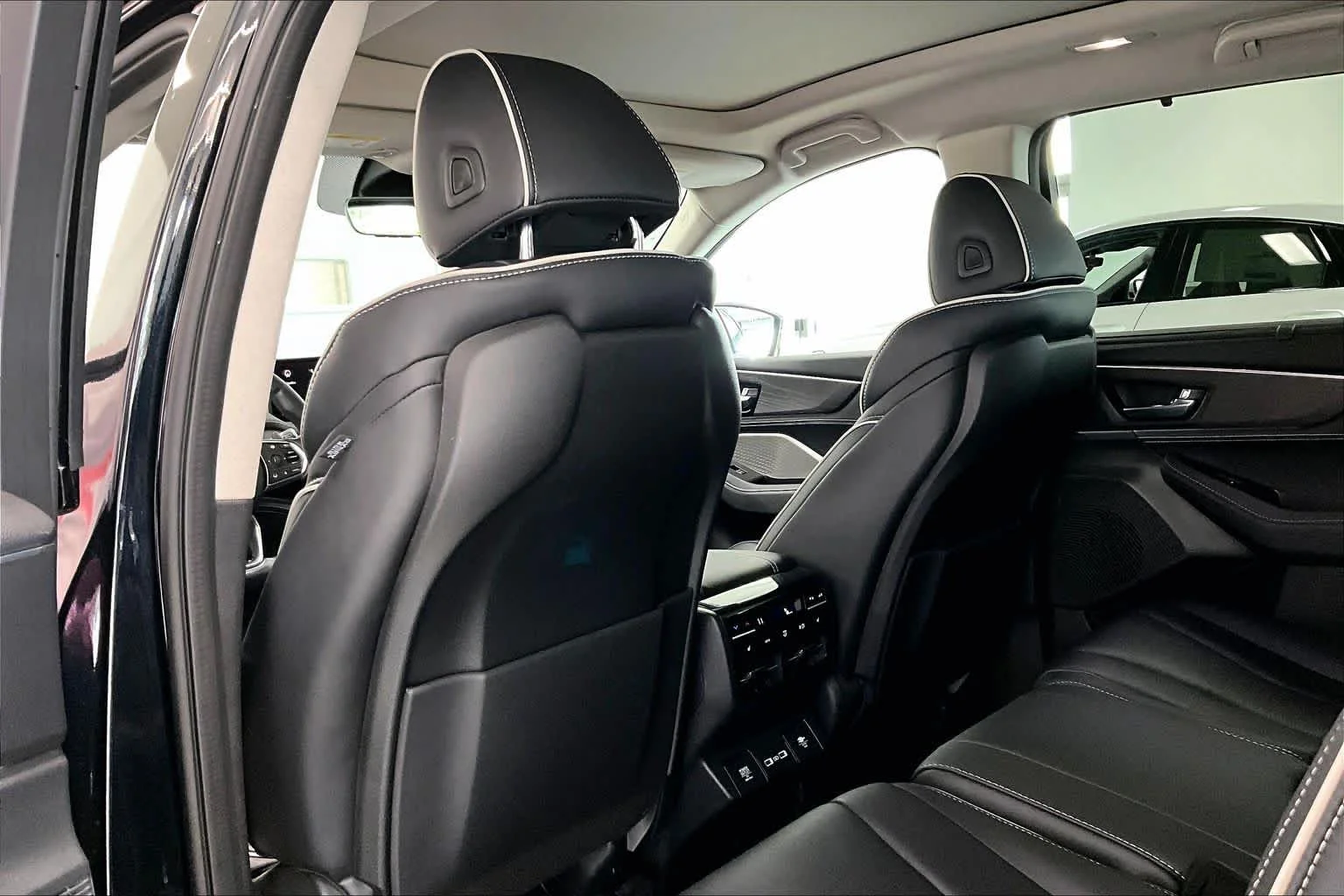Used 2023 Majestic Black Pearl Acura SH-AWD ADVANCE image 11