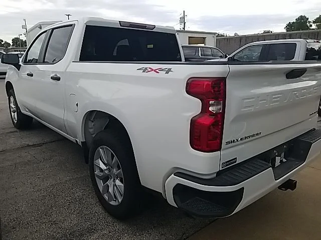 Used 2026 White Chevrolet Custom image 18